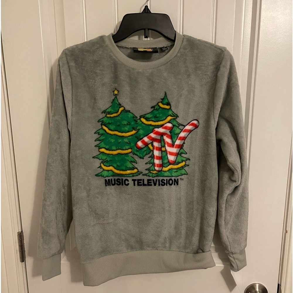 MTV Women’s 90s/y2k Pullover Sweatshirt Crewneck‎ Heather Grey Christmas trees